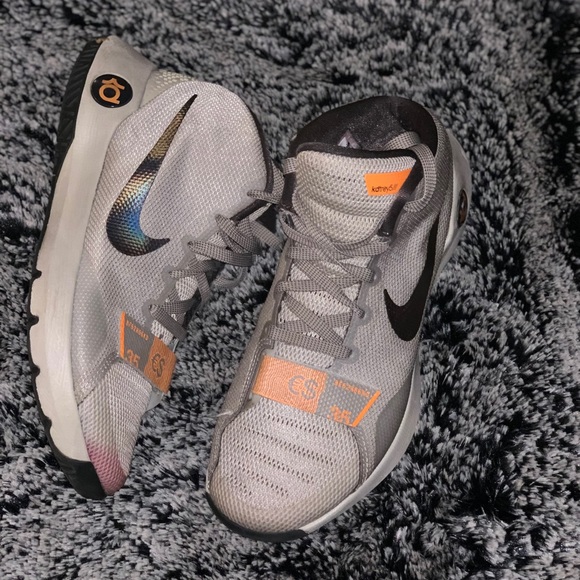 KD Shoes - Picture 2 of 4